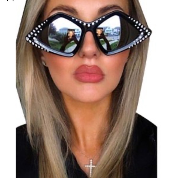 🔥NEW GUCCI SWAROVSKI CRYSTAL SUNGLASSES 🔥
